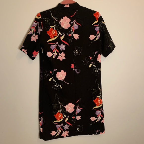 CUTE & CLASSY BLACK FLORAL PRINT DRESS - Picture 2 of 3